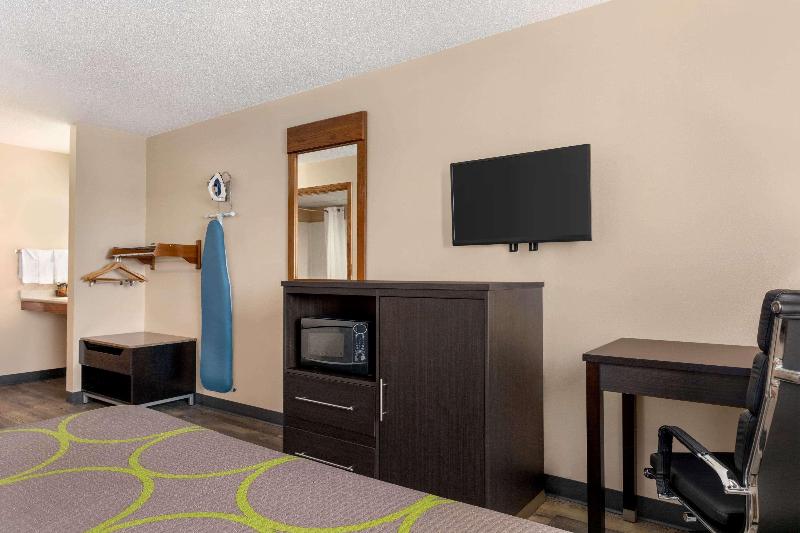 Super 8 by Wyndham Chillicothe image