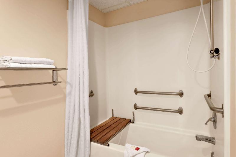 Super 8 by Wyndham Chillicothe image