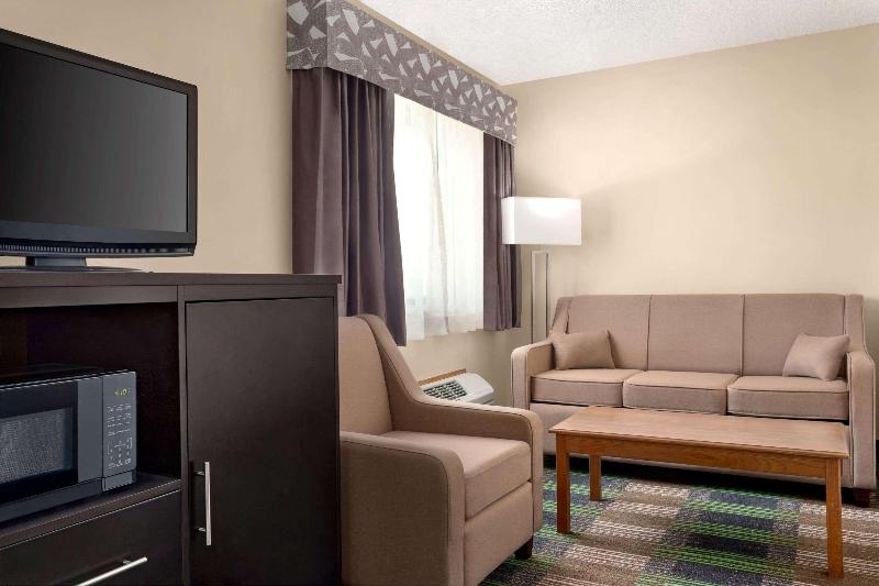 Super 8 by Wyndham Chillicothe image
