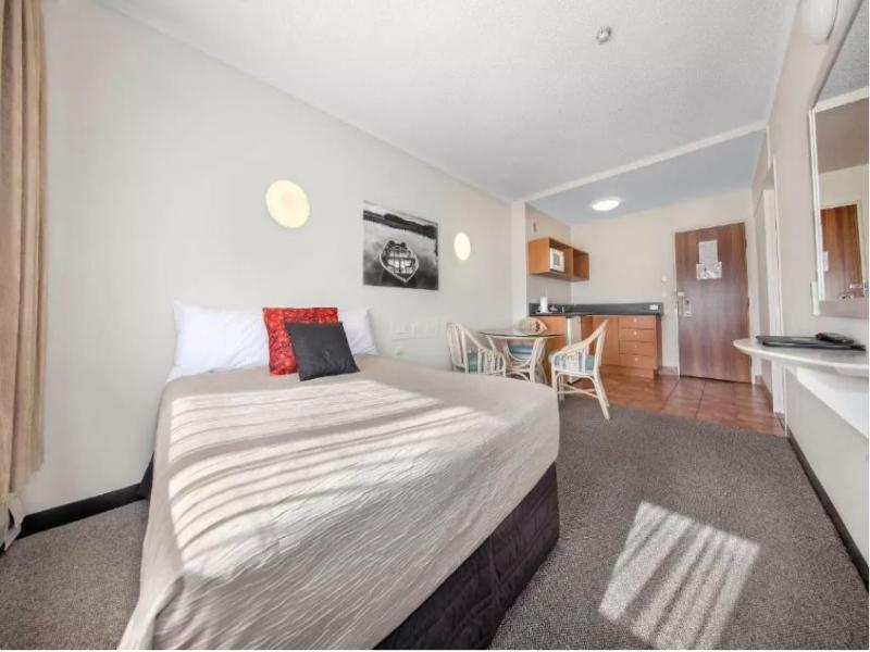 Belconnen Hotel & Serviced Apartments image