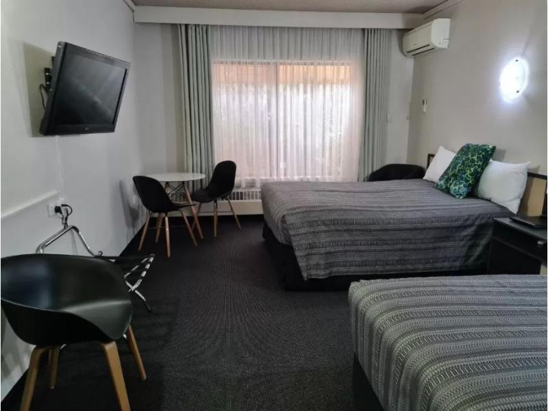Belconnen Hotel & Serviced Apartments image