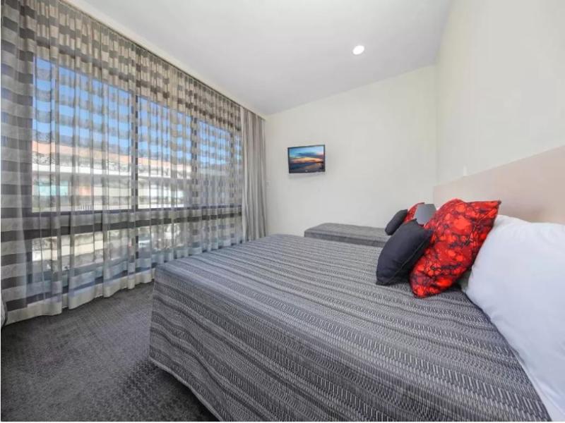 Belconnen Hotel & Serviced Apartments image
