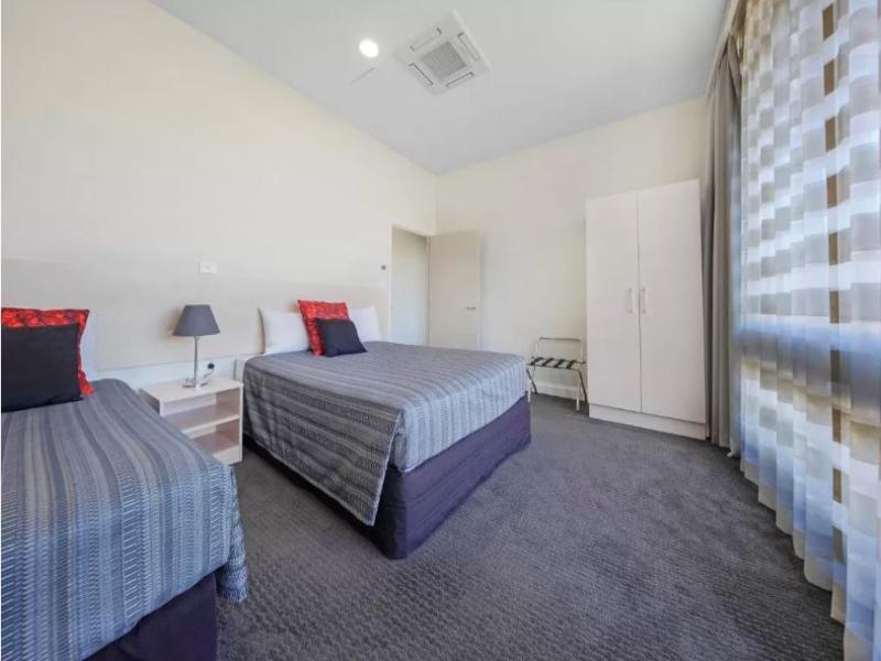 Belconnen Hotel & Serviced Apartments image