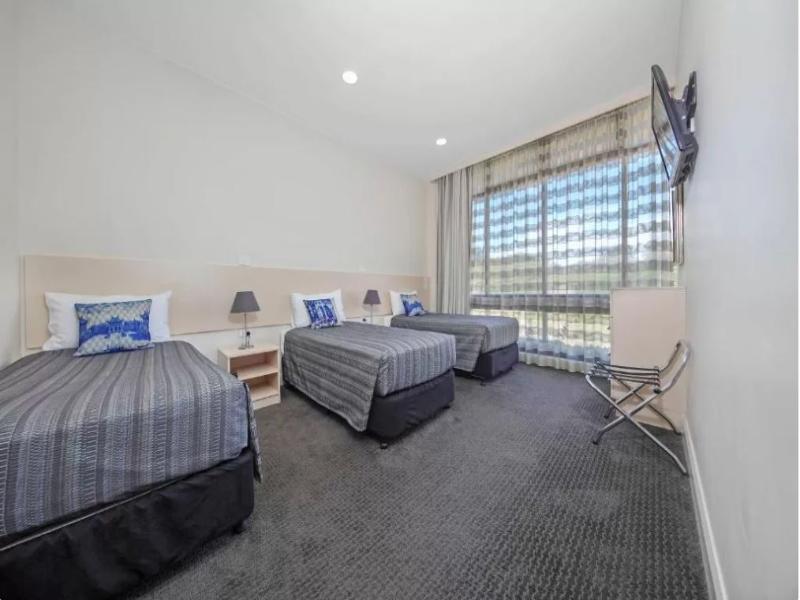Belconnen Hotel & Serviced Apartments image