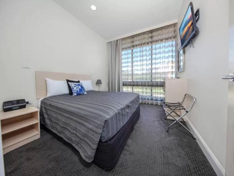 Belconnen Hotel & Serviced Apartments image