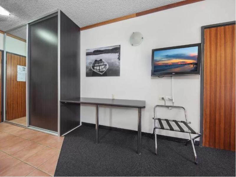 Belconnen Hotel & Serviced Apartments image