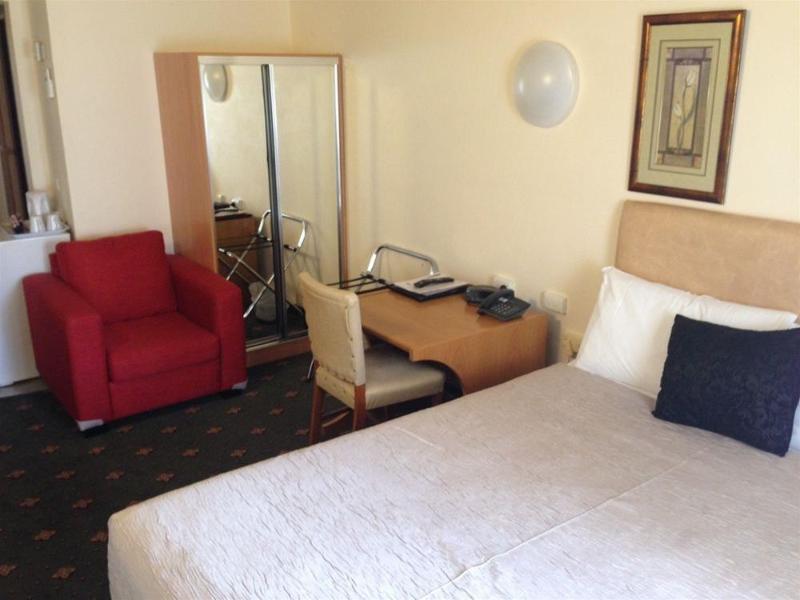 Belconnen Hotel & Serviced Apartments image
