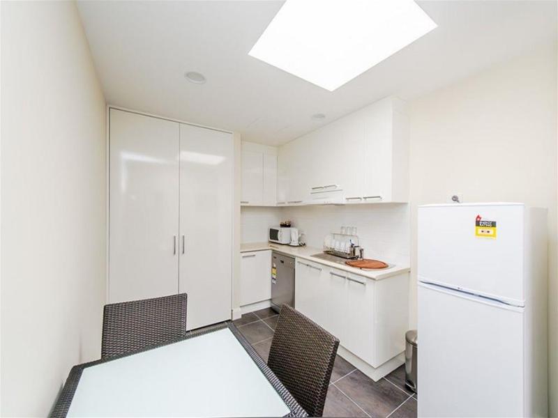 Belconnen Hotel & Serviced Apartments image