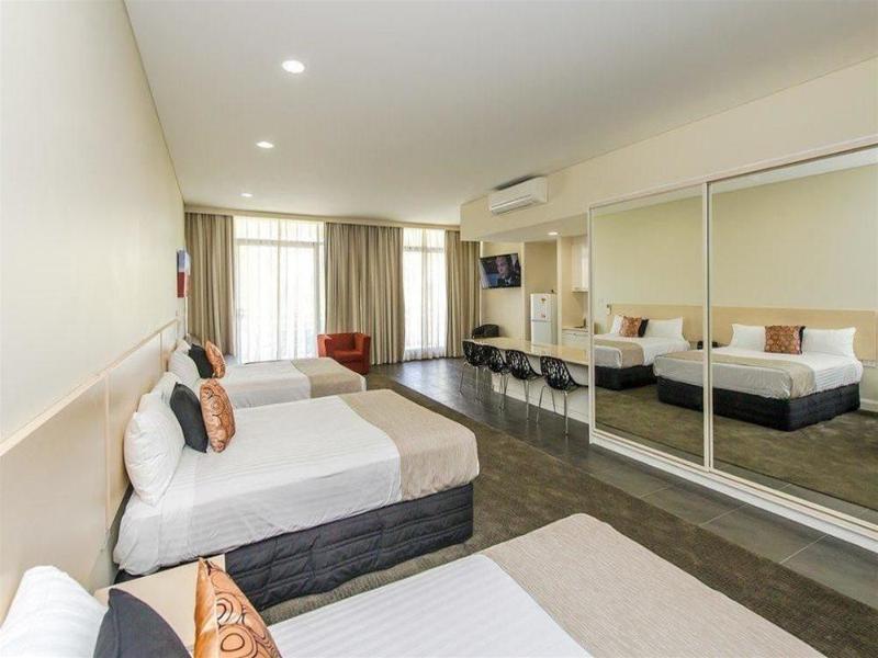 Belconnen Hotel & Serviced Apartments image