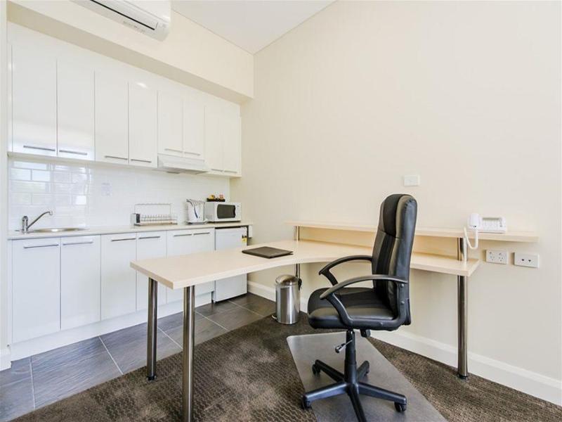 Belconnen Hotel & Serviced Apartments image