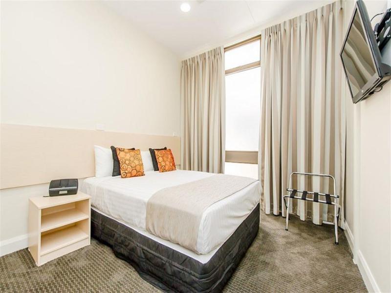 Belconnen Hotel & Serviced Apartments image