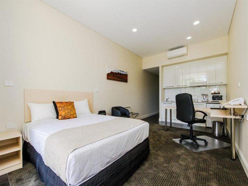 Belconnen Hotel & Serviced Apartments image