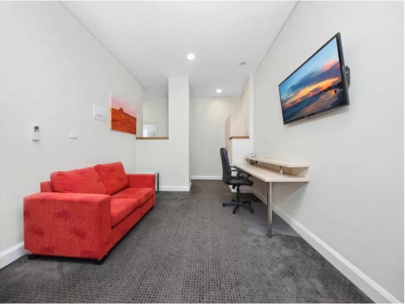 Belconnen Hotel & Serviced Apartments image