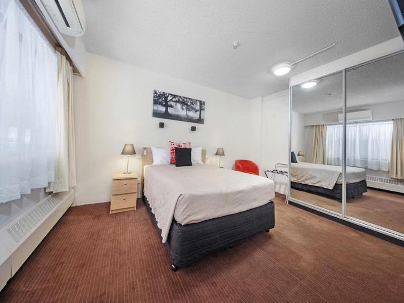 Belconnen Hotel & Serviced Apartments image