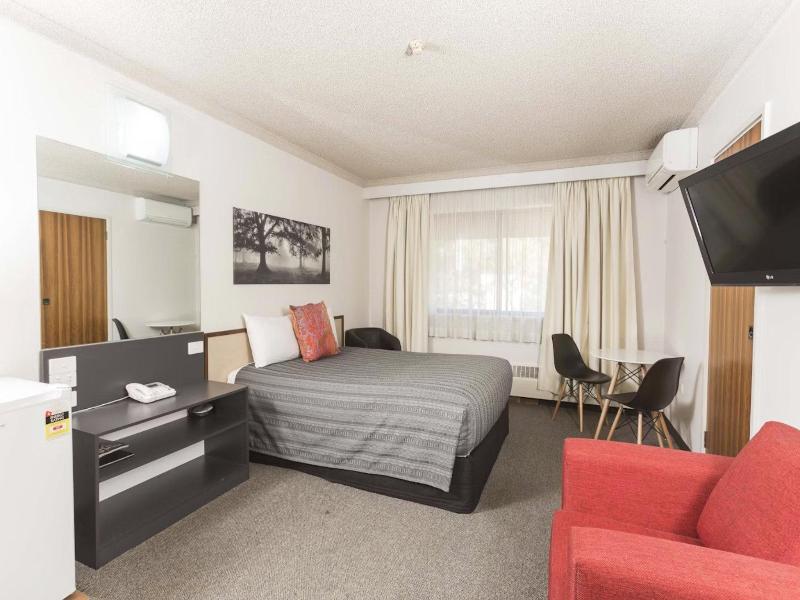 Belconnen Hotel & Serviced Apartments image