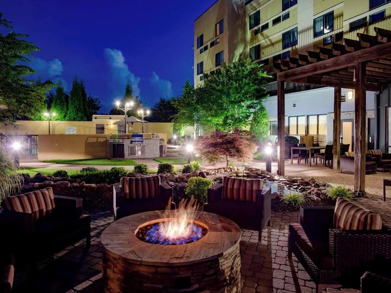 Courtyard Statesville Mooresville/Lake Norman image