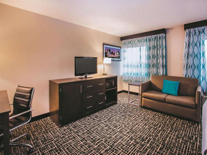La Quinta Inn Cincinnati Northeast image