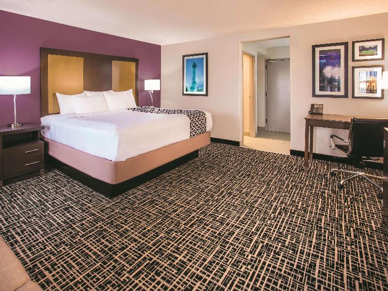 La Quinta Inn Cincinnati Northeast image