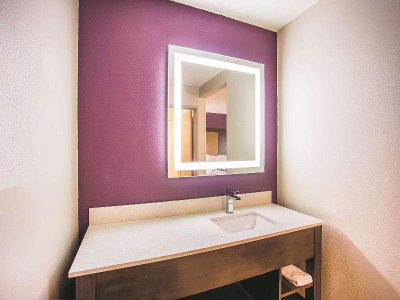 La Quinta Inn Cincinnati Northeast image