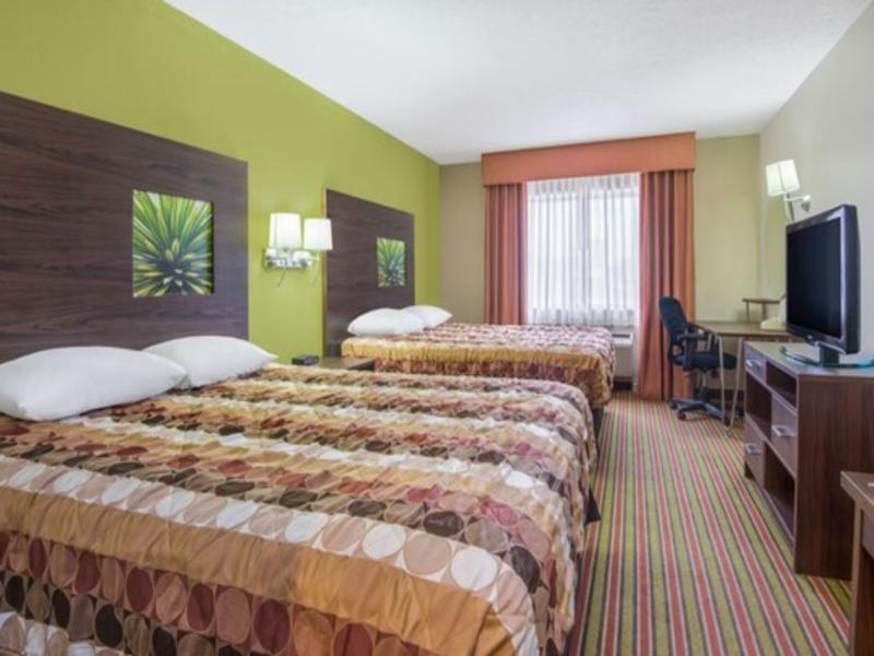 Super 8 by Wyndham Portales image 1