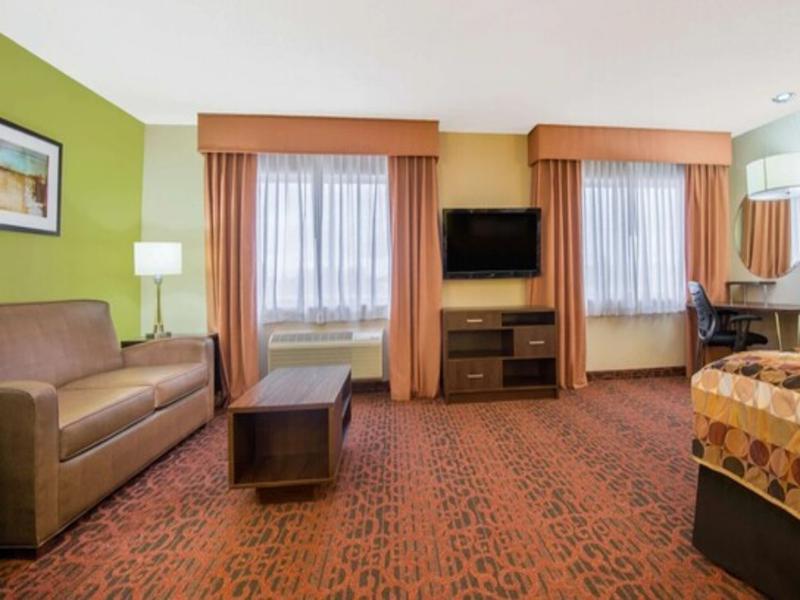 Super 8 by Wyndham Portales image 9