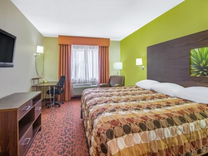 Super 8 by Wyndham Portales image 8