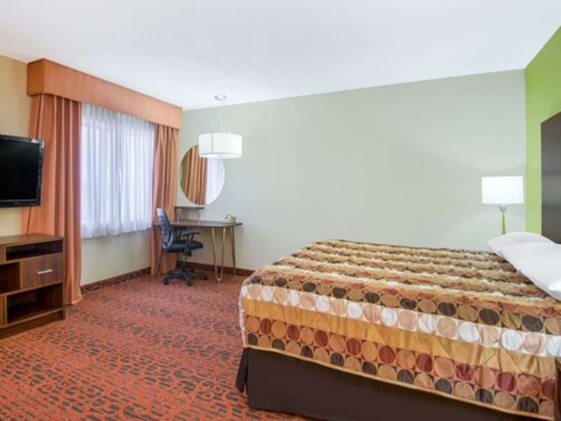Super 8 by Wyndham Portales image 7