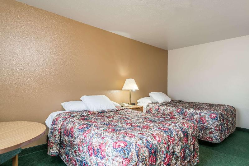 Super 8 by Wyndham Shawano