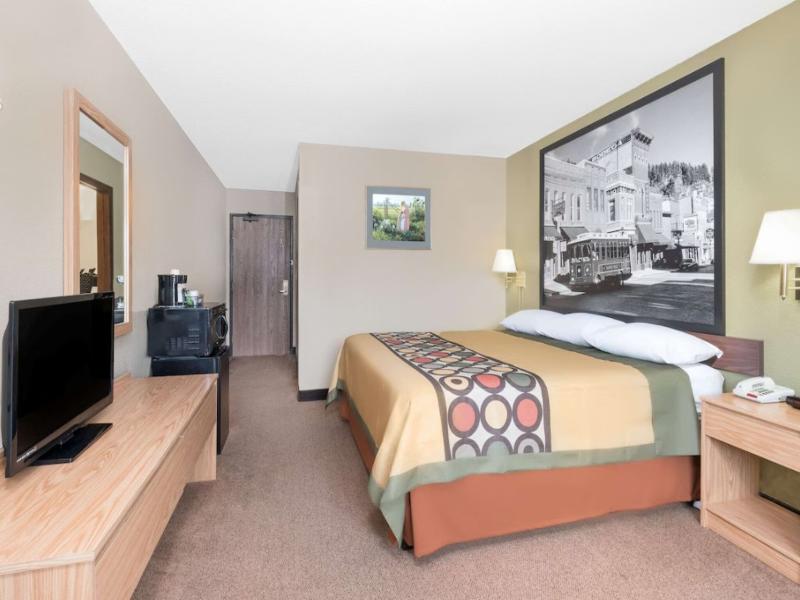 Super 8 by Wyndham Winner SD image