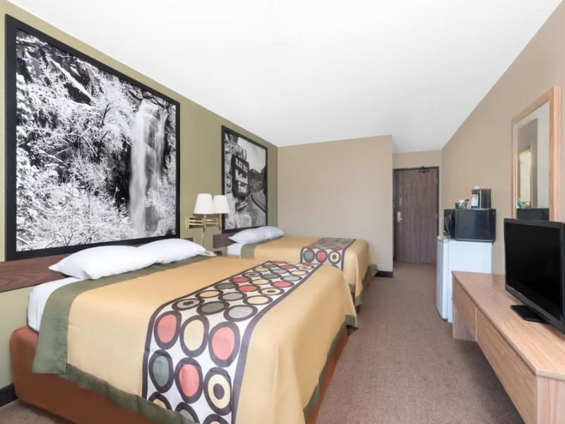 Super 8 by Wyndham Winner SD image