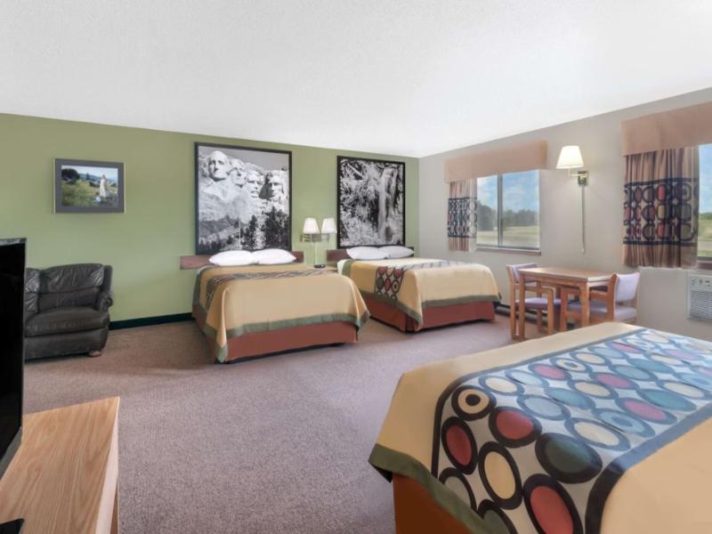Super 8 by Wyndham Winner SD image