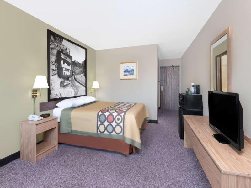 Super 8 by Wyndham Winner SD image