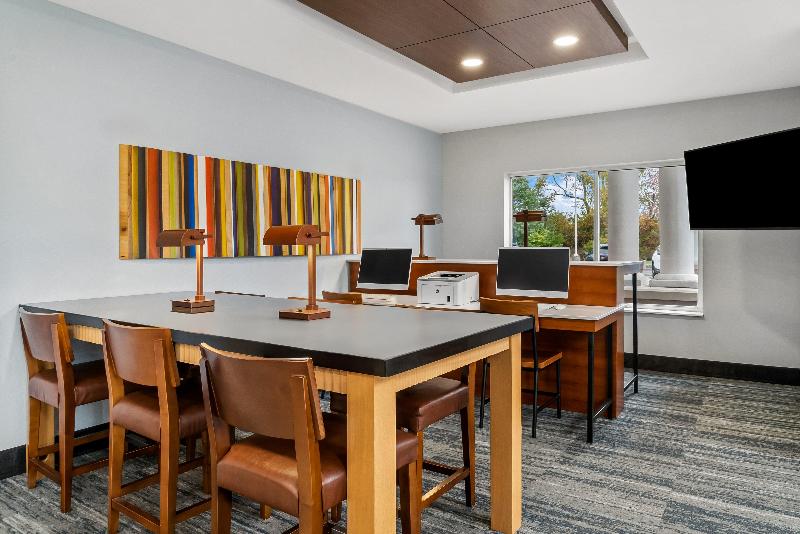 Holiday Inn Express & Suites Marion image