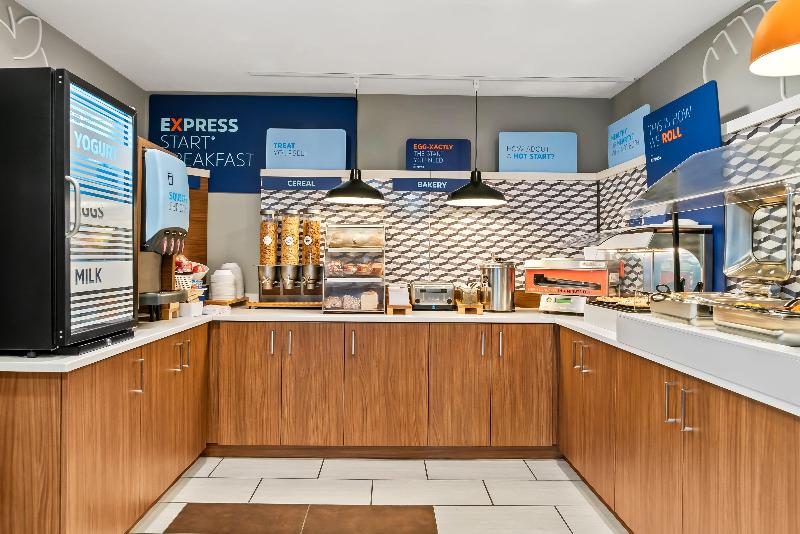 Holiday Inn Express & Suites Marion image