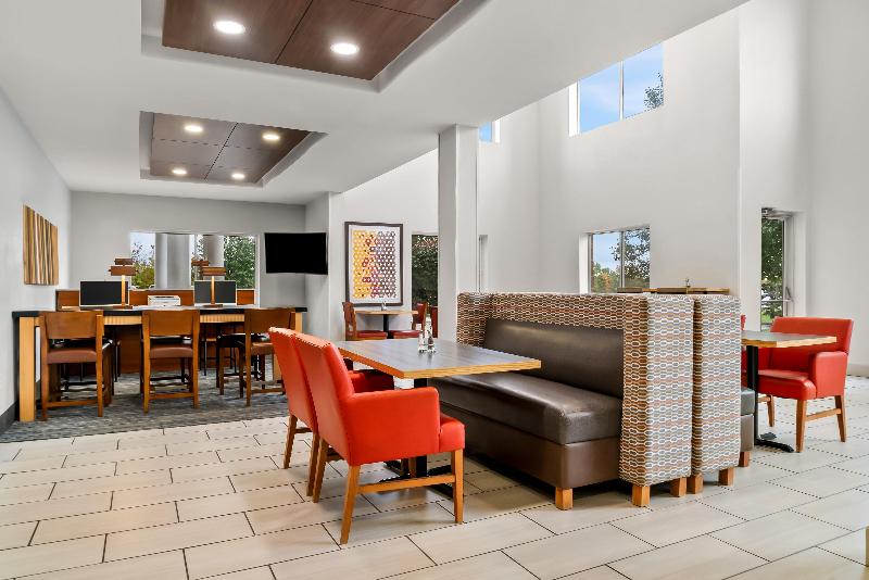 Holiday Inn Express & Suites Marion image