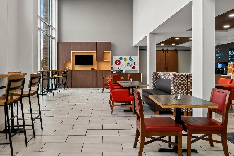 Holiday Inn Express & Suites Marion image