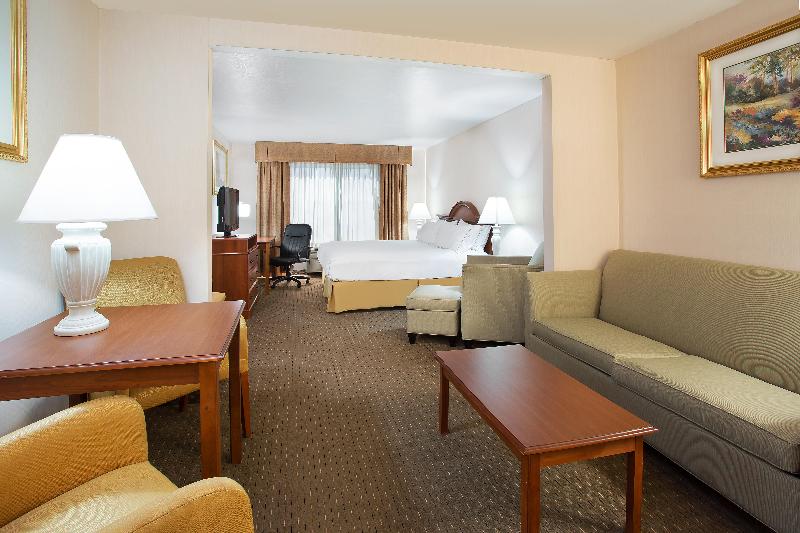 Holiday Inn Express & Suites Marion image