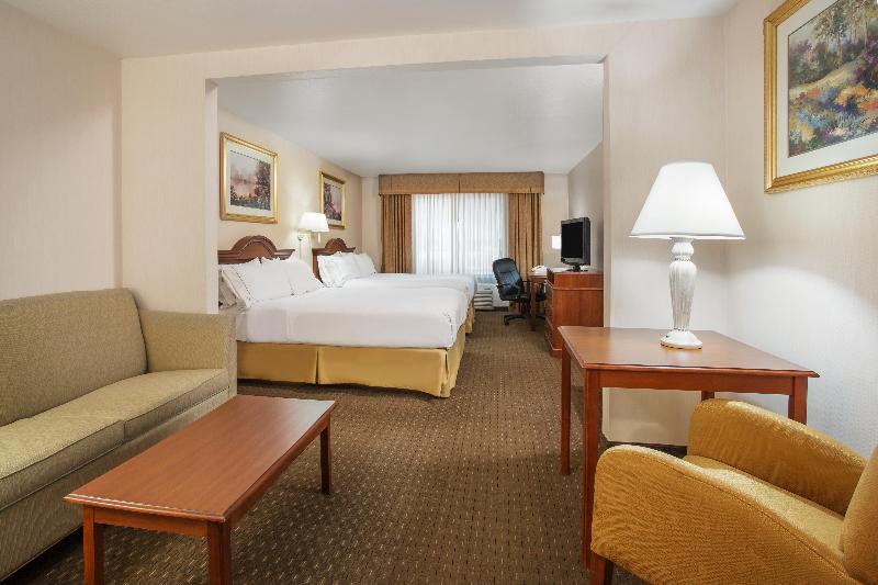 Holiday Inn Express & Suites Marion image