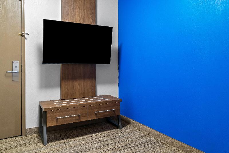 Holiday Inn Express & Suites Marion image
