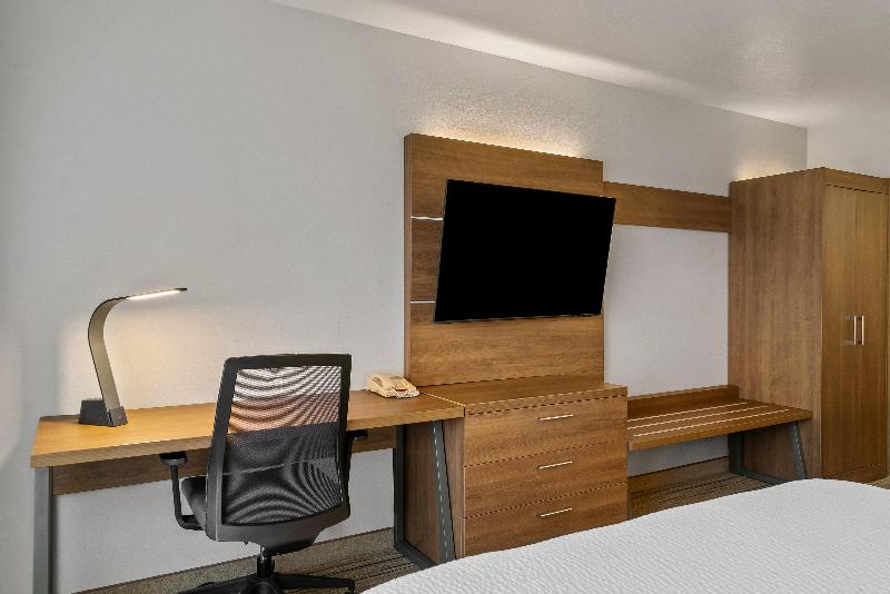 Holiday Inn Express & Suites Marion image