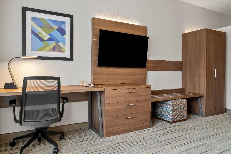 Holiday Inn Express & Suites Marion image