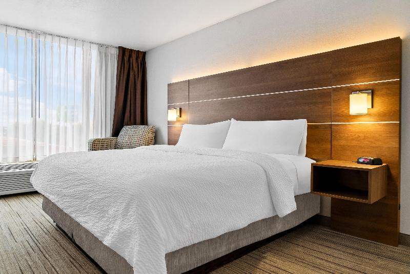 Holiday Inn Express & Suites Marion image