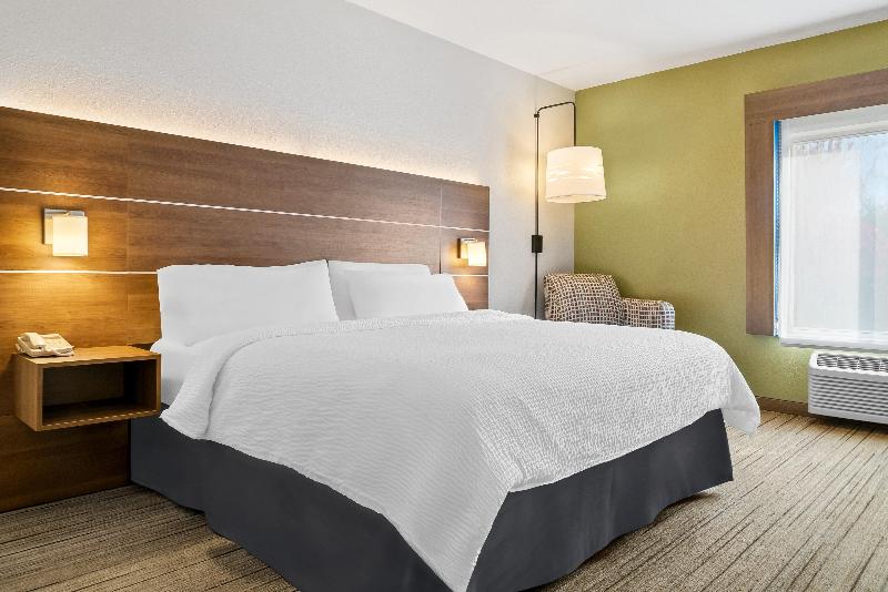 Holiday Inn Express & Suites Marion image