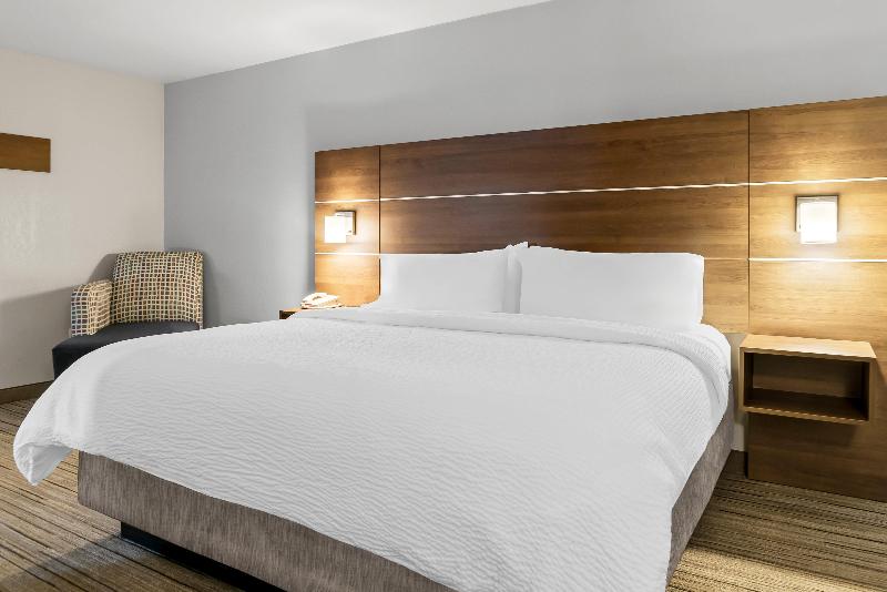 Holiday Inn Express & Suites Marion image