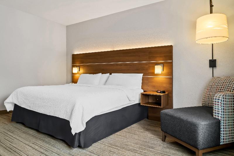 Holiday Inn Express & Suites Marion image