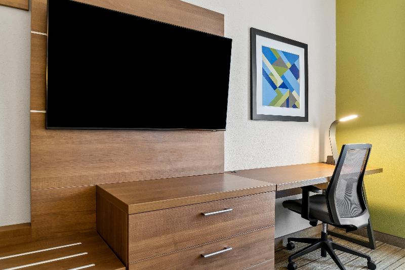 Holiday Inn Express & Suites Marion image