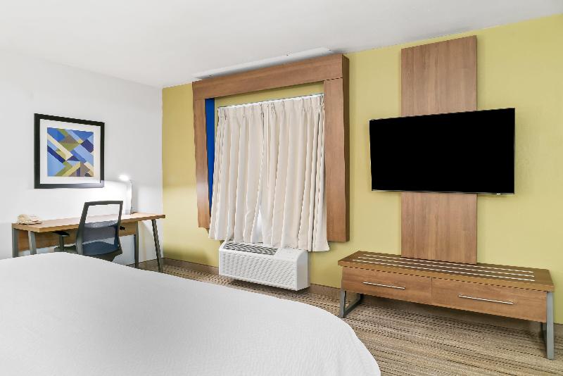 Holiday Inn Express & Suites Marion image