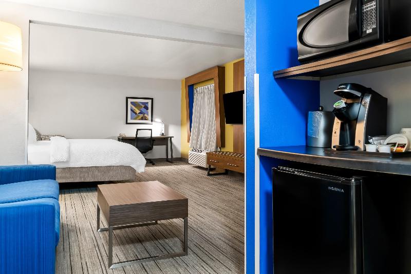 Holiday Inn Express & Suites Marion image