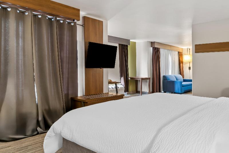 Holiday Inn Express & Suites Marion image