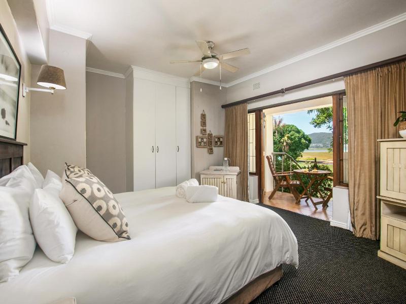 Waterfront Lodge